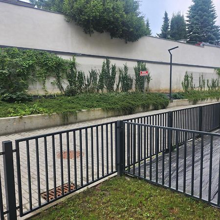 Dwa Jelonki, Ul Sciegiennego, Centrum, Garaz, Ogrodek كيلتشي المظهر الخارجي الصورة